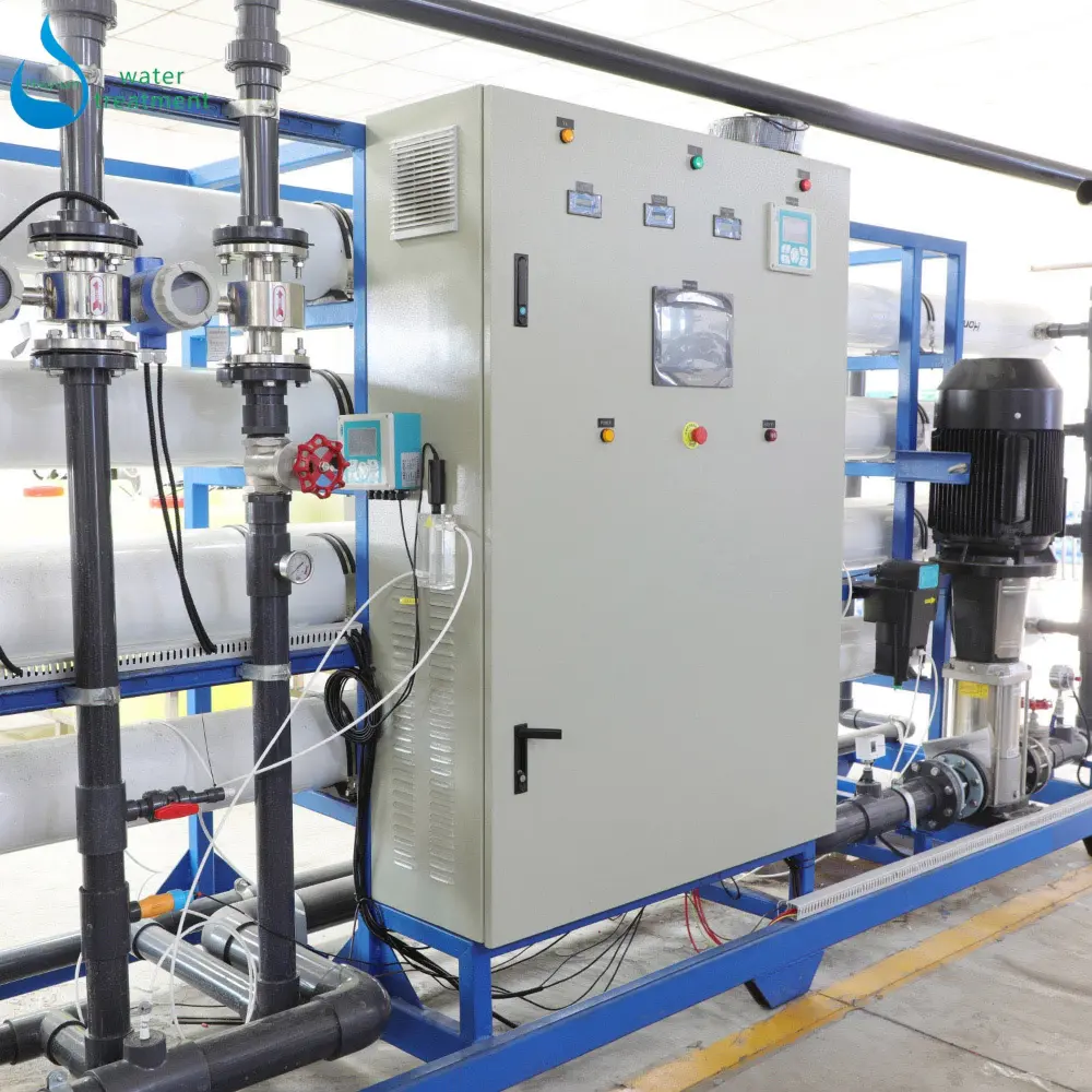 Planta industrial de tratamiento de agua.webp